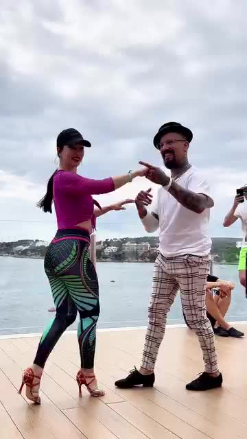 @vivelasalsauk
