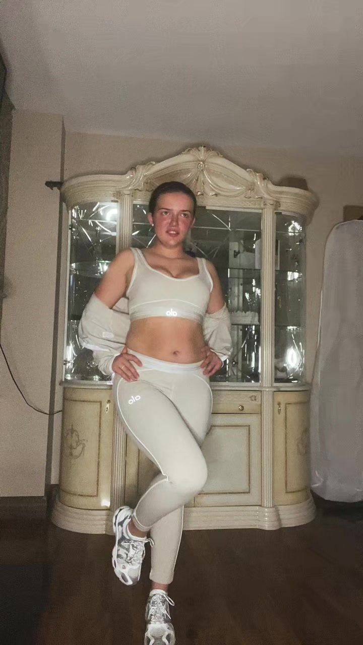 @ellensmag_18x