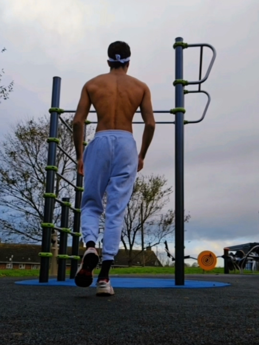 @hoodedcalisthenics