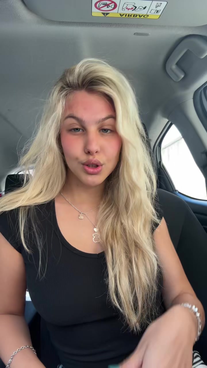 @jjuliacanaless