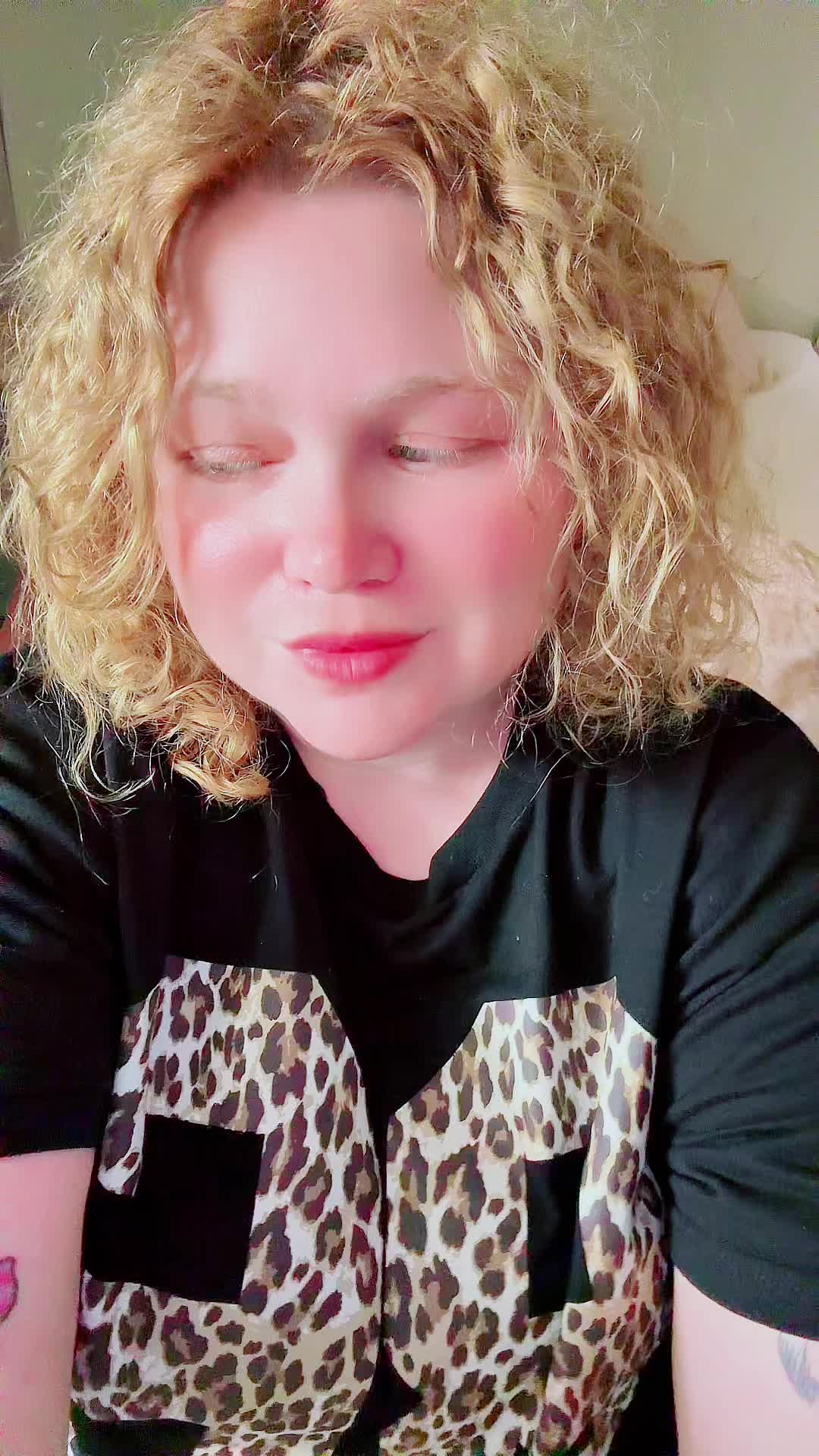 @HerQueenAsh