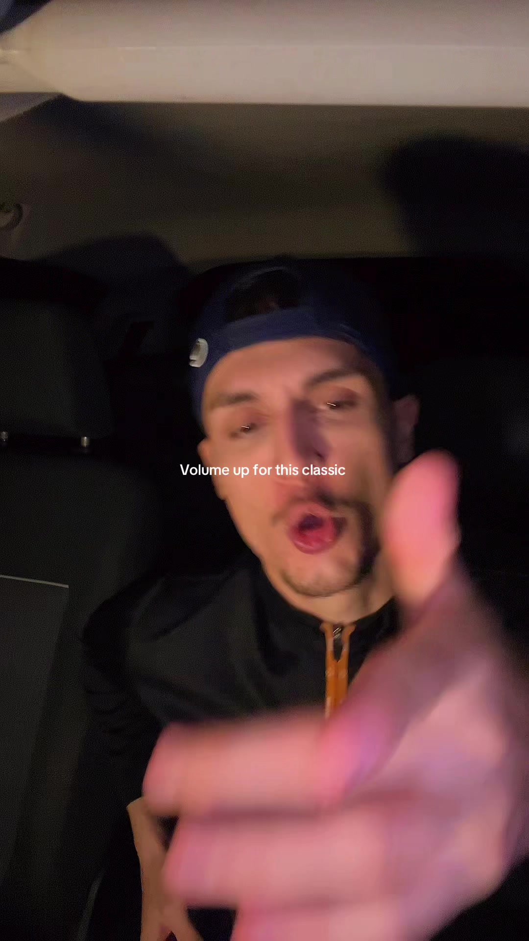 @K T
