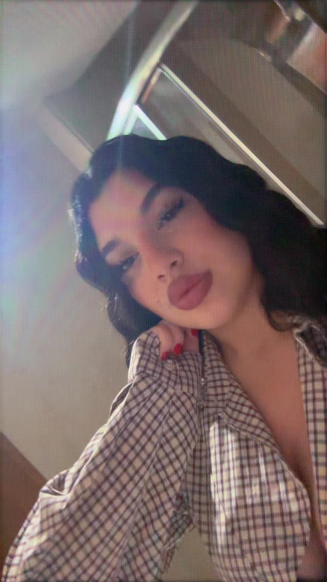 @_IlarySans_