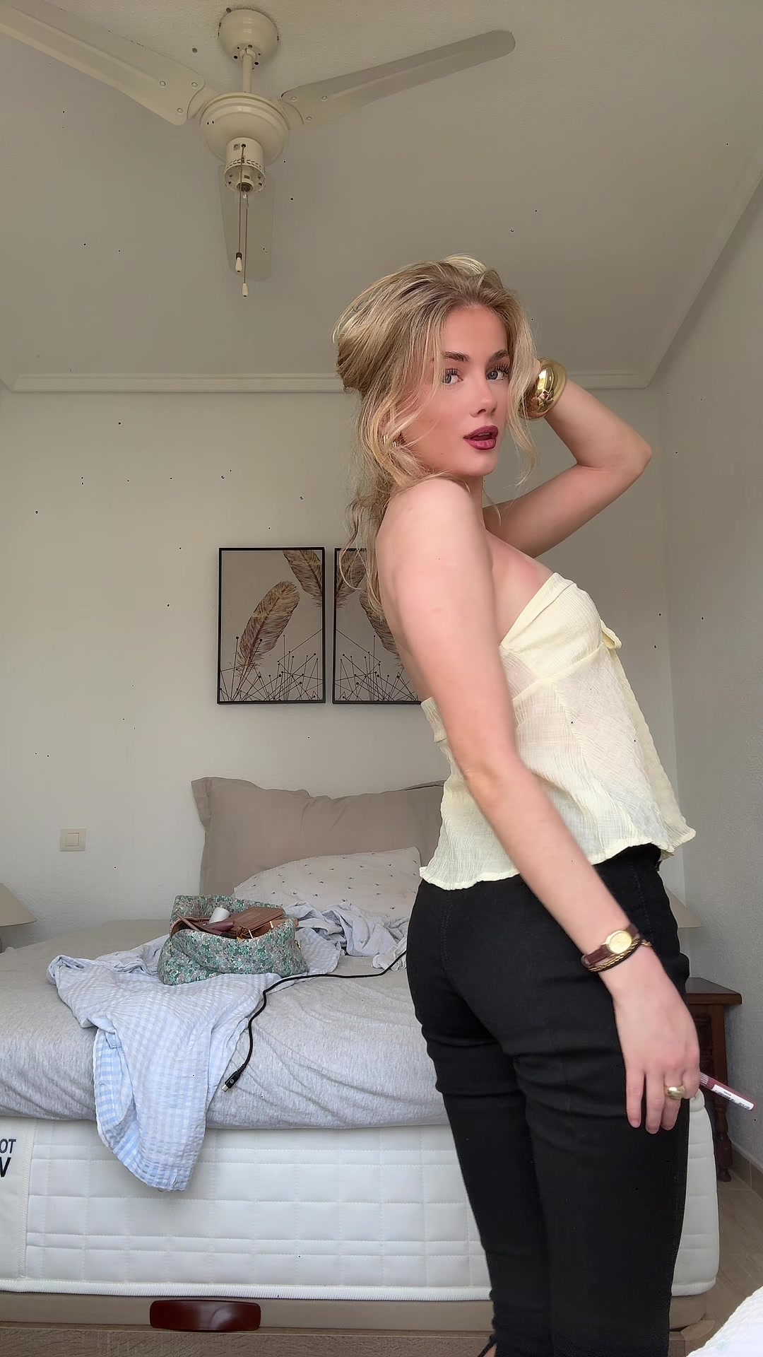 @𝑵𝑶𝑹𝑨 𝑬𝑳𝑰𝑵𝑬