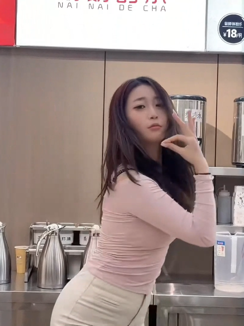 @奶奶的茶美女 (Nai Nai De Cha)