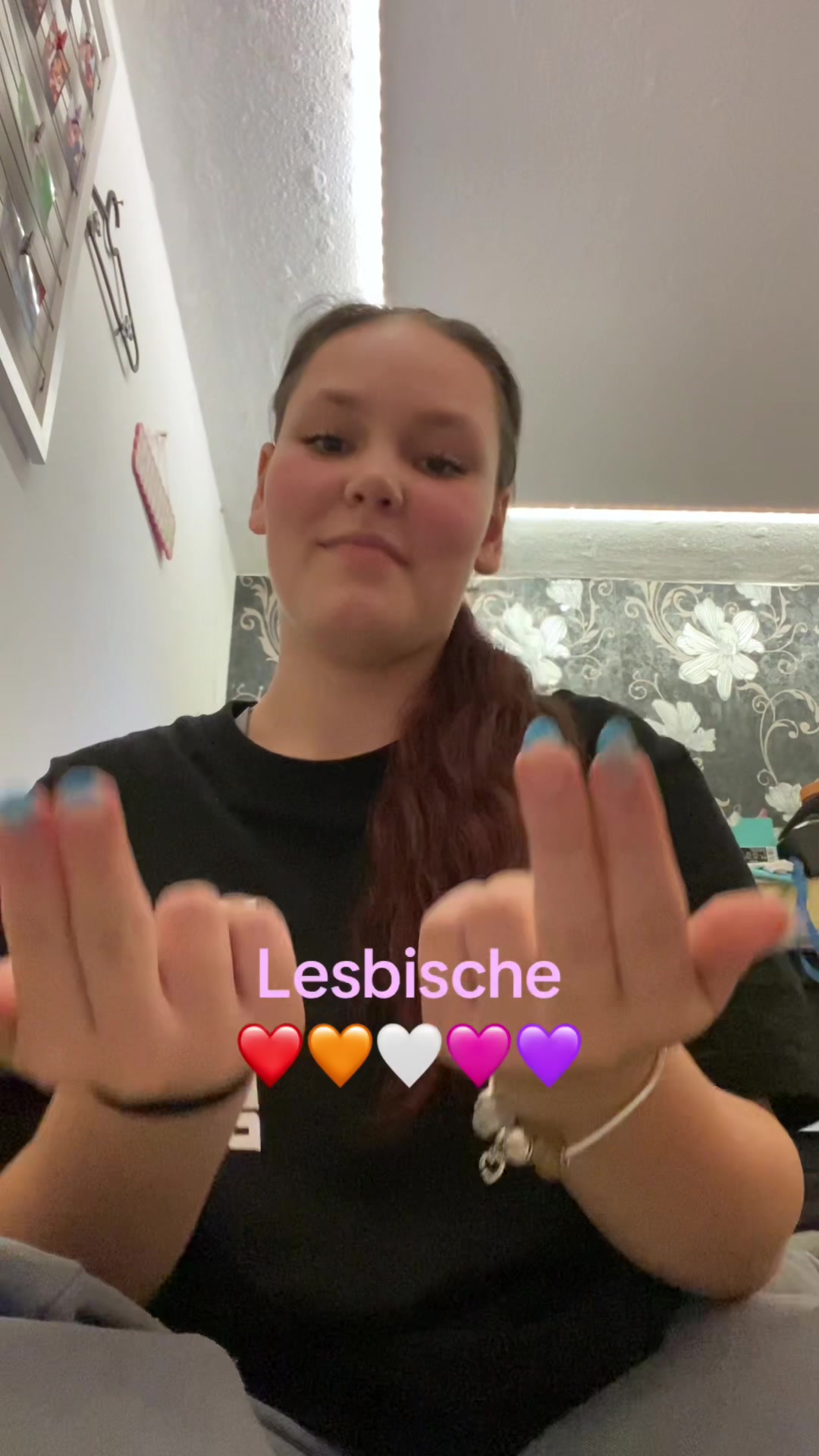 @Andrina🩷💜💙