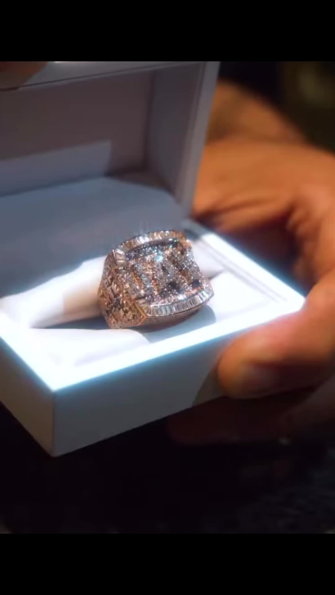 @MrsIceTheJeweller