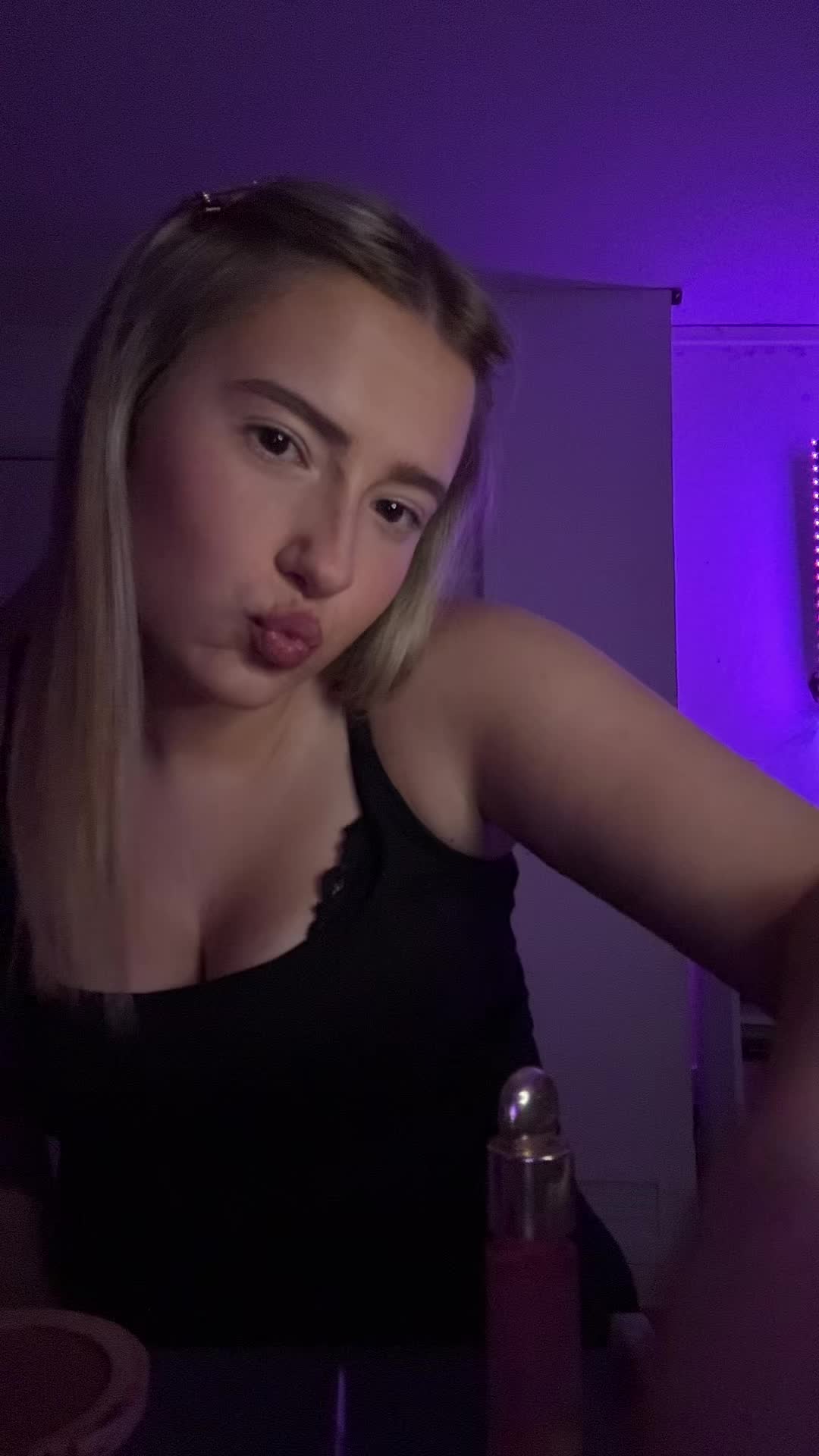 @??