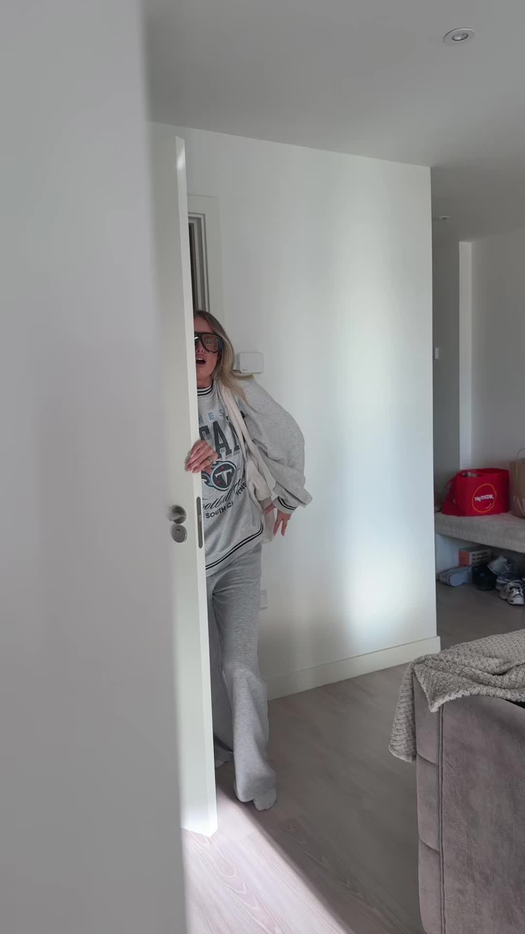 @ASHLEIGH VLOGS