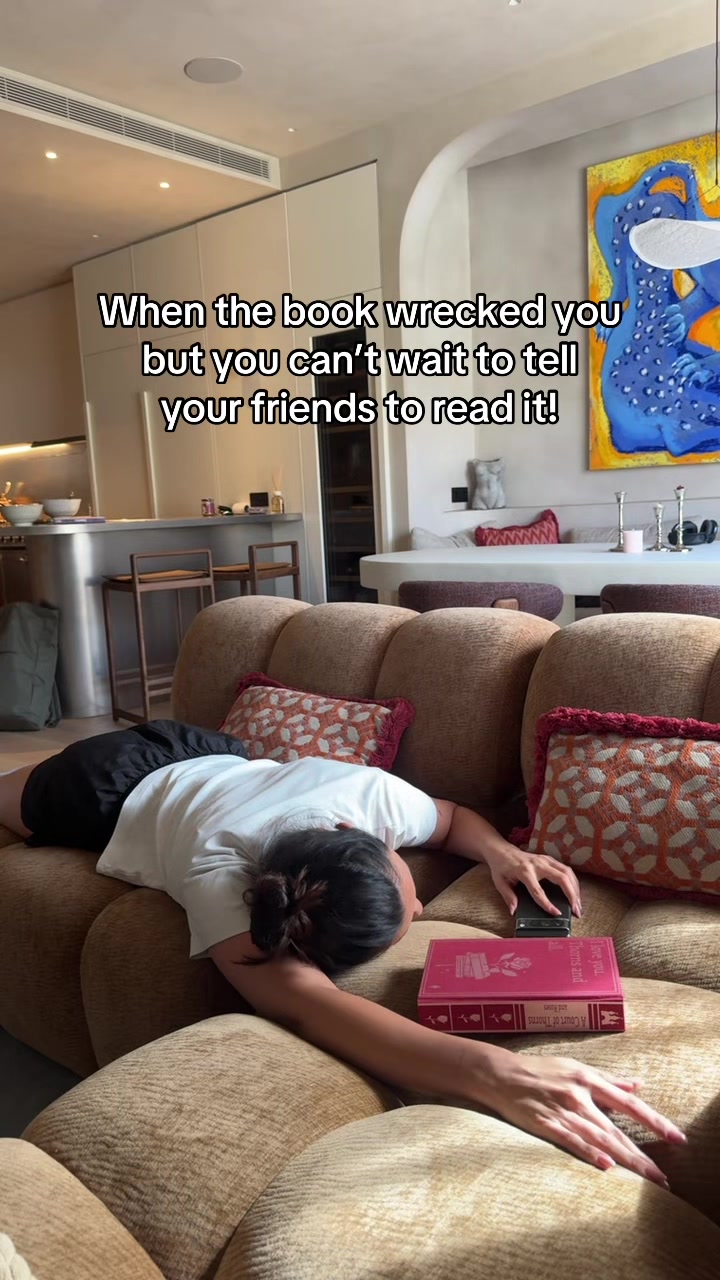 @Bookswithcaroline