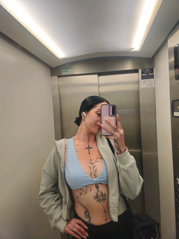 @Eva🖤