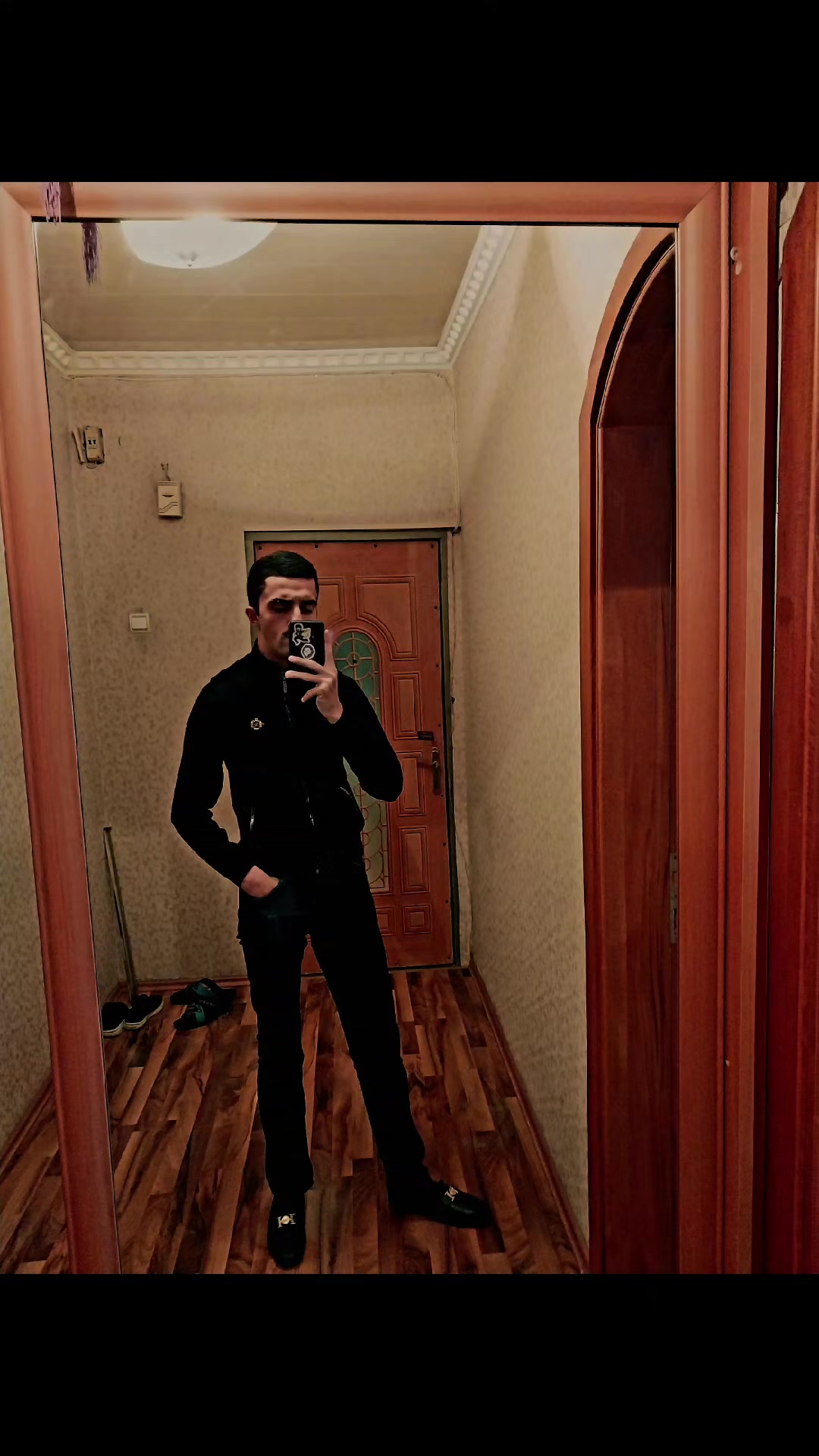 @Qeni2313