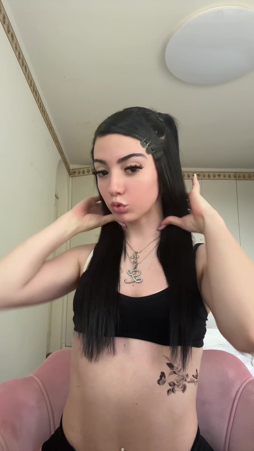 @lari📲