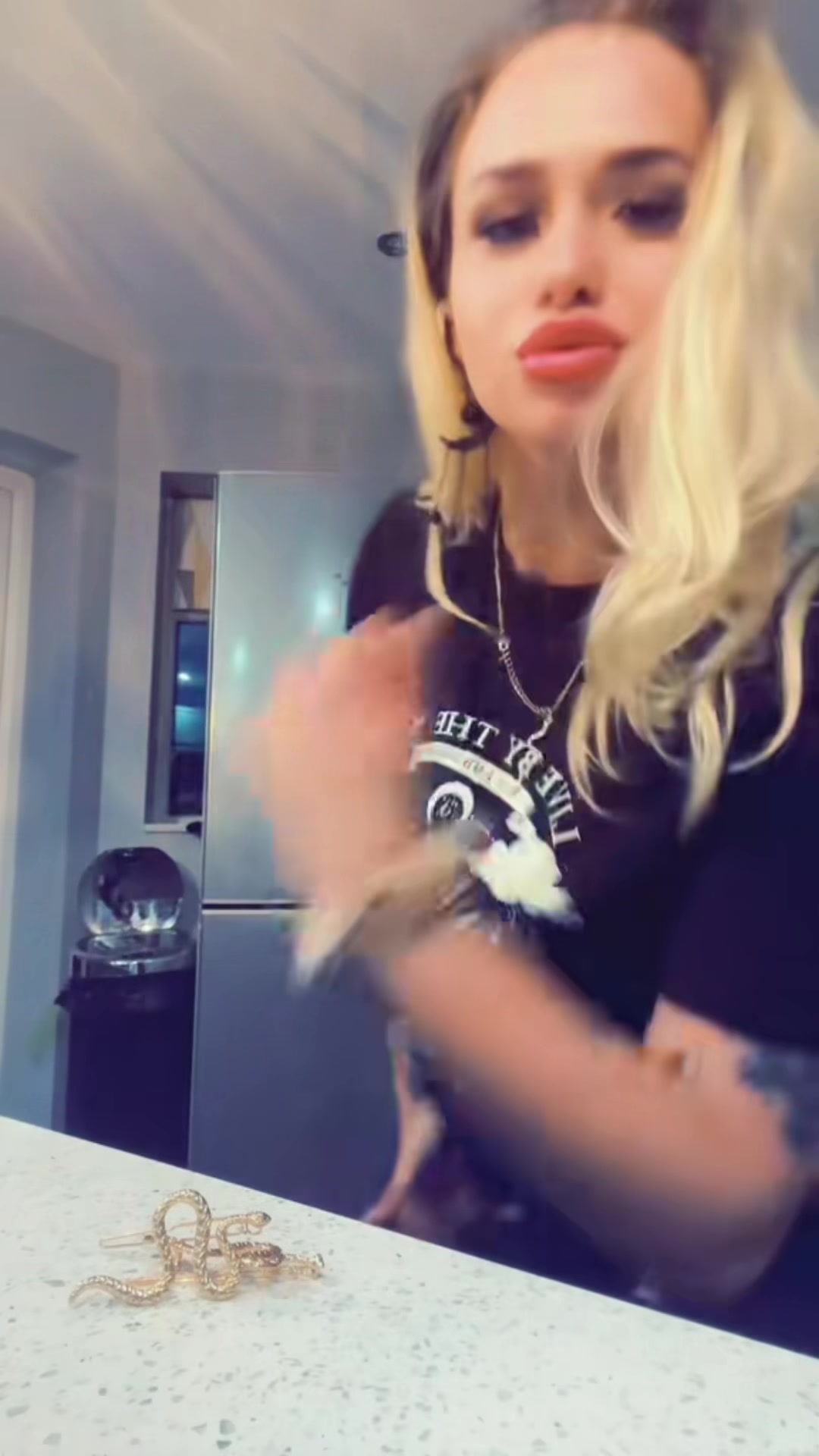 @💉👩🏽&zwj;⚕️👄🦋🪪💉👄🧬