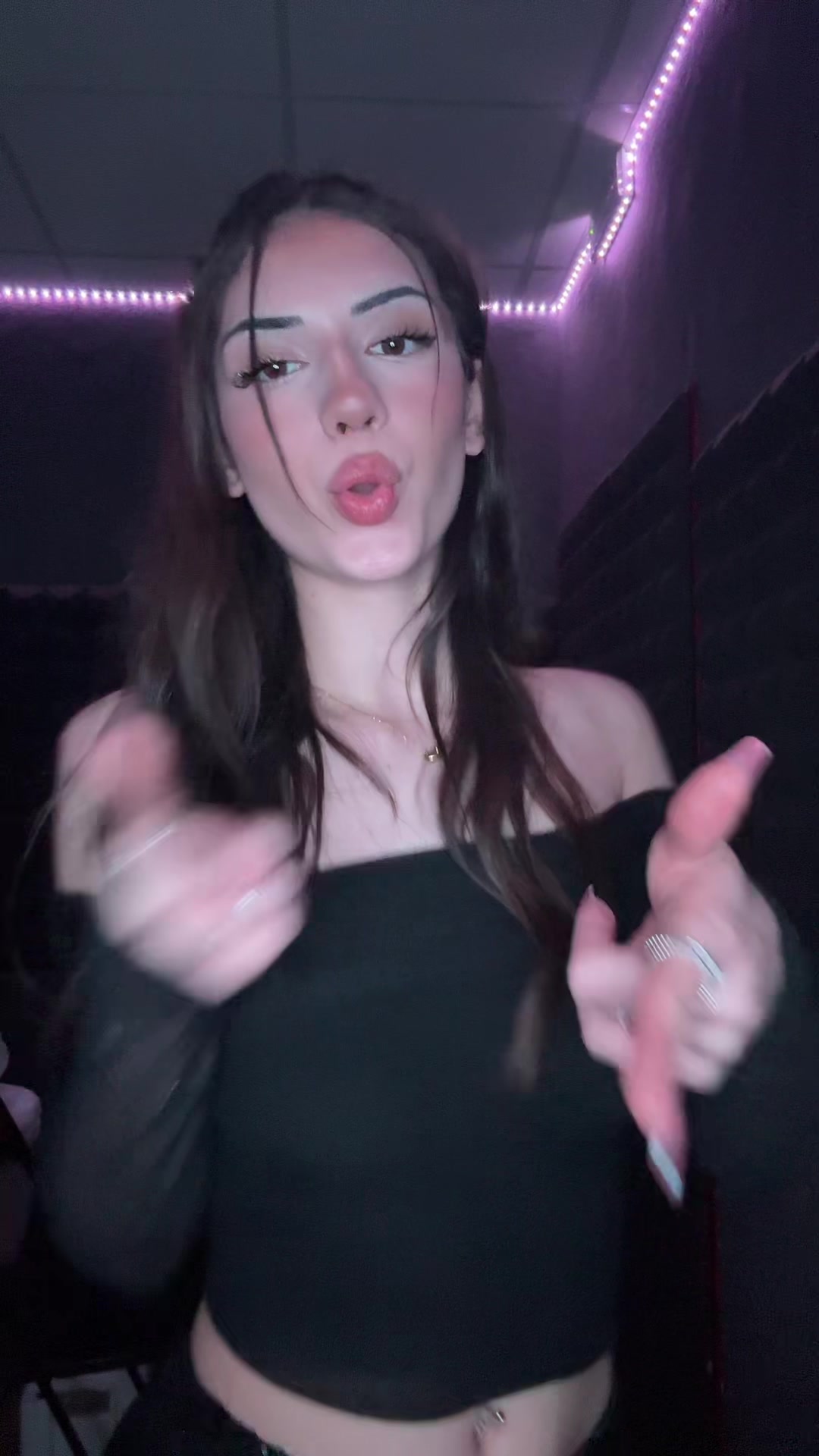 @🦦