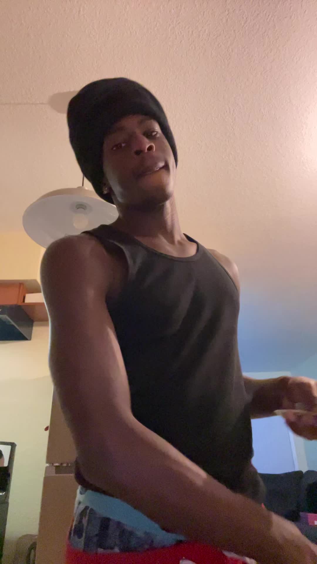 @👣👶🏿 .