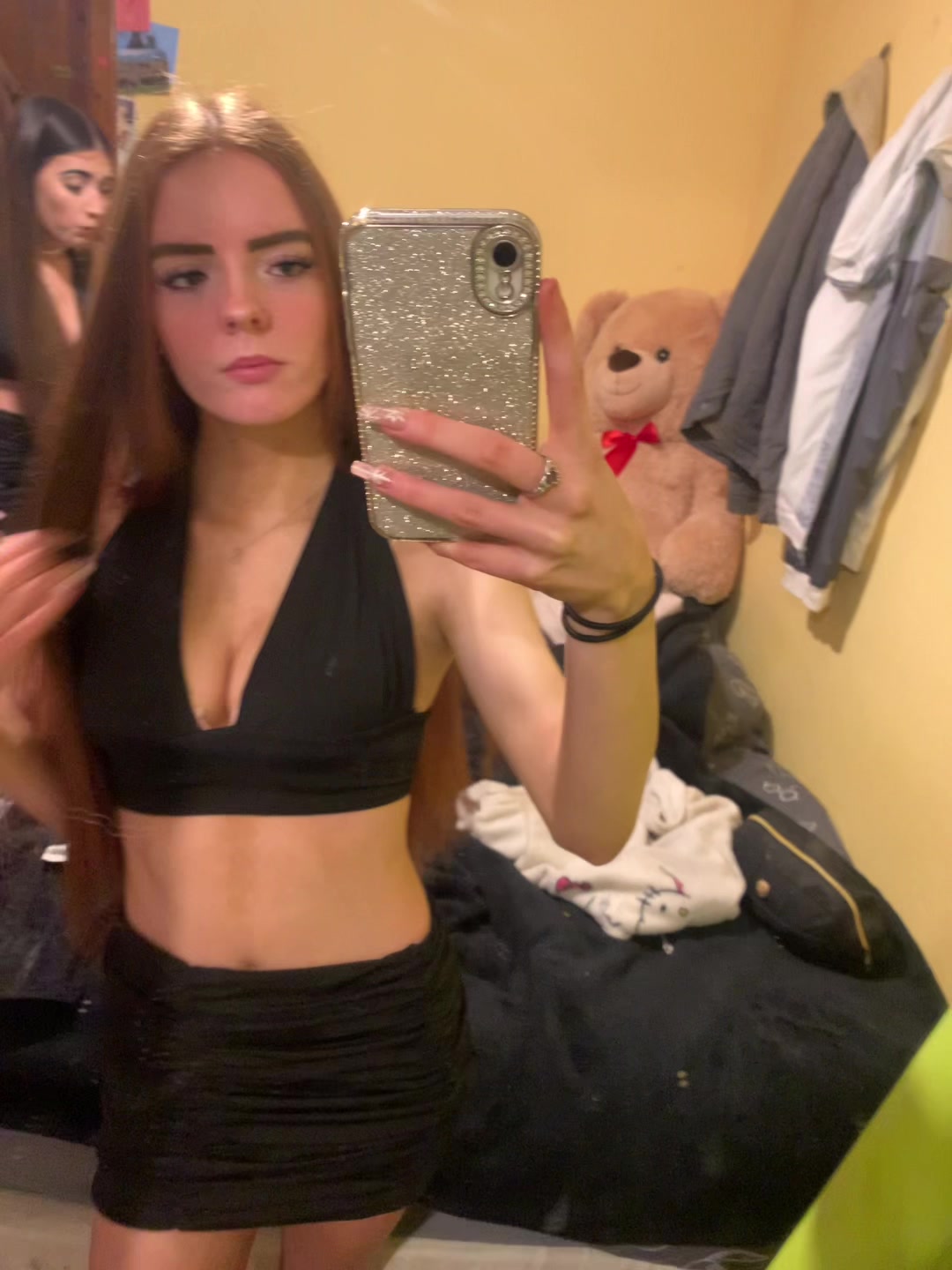@🥳