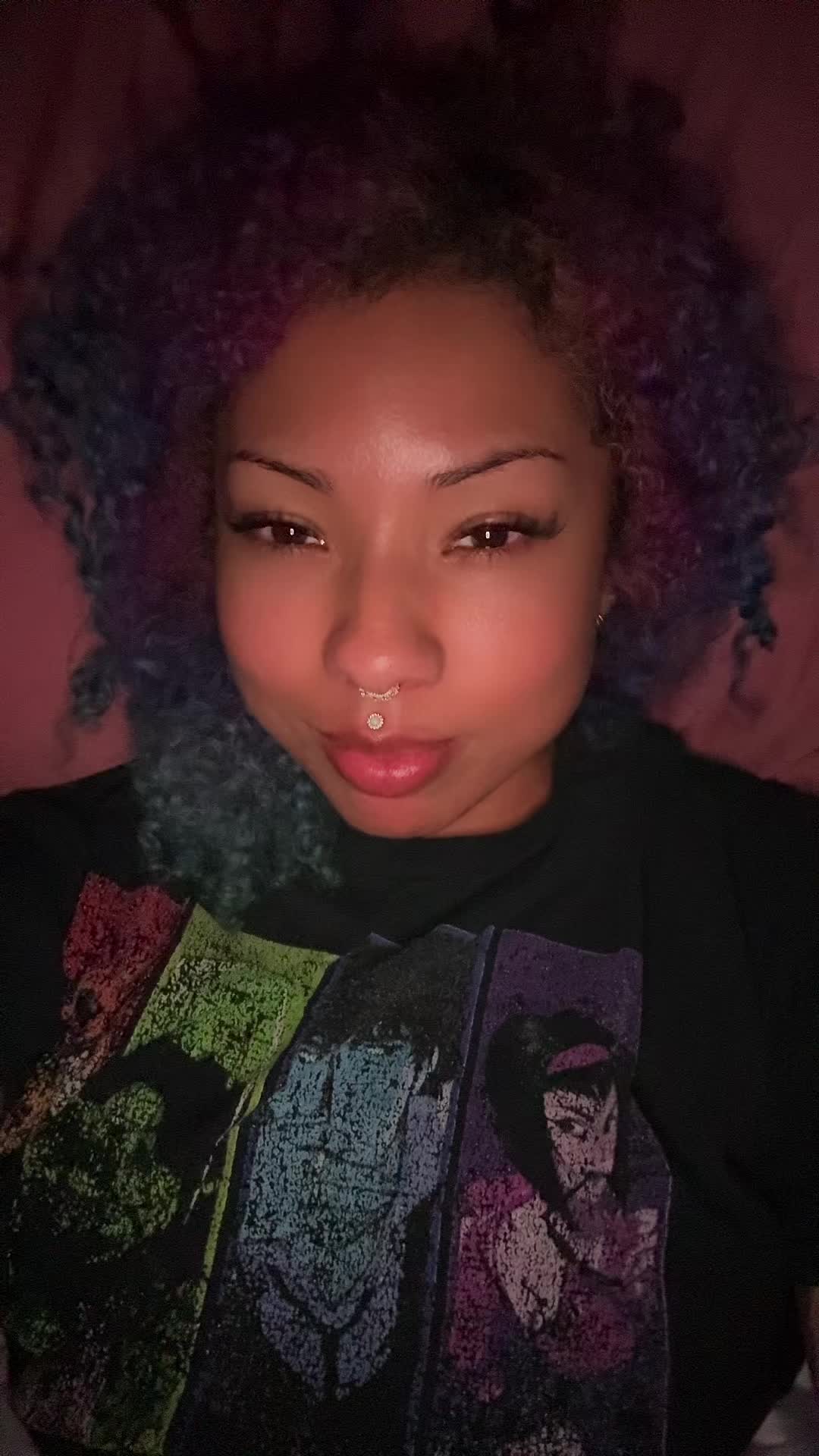 @thegirlinurphone