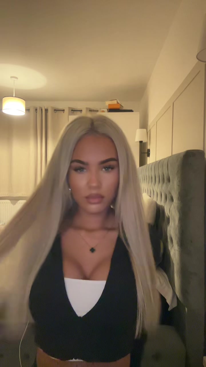 @elliesouthgate1