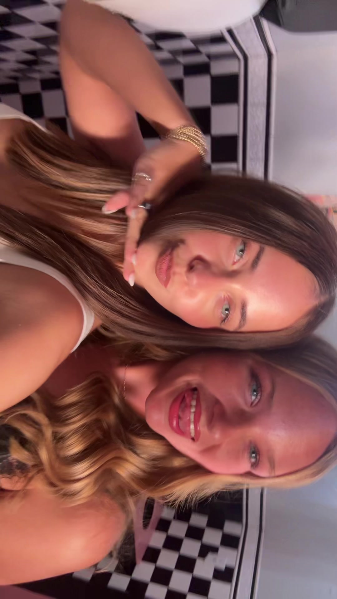 @Megan🎧🤍🫧🪩