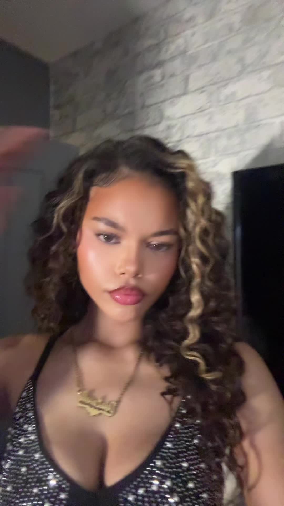 @️