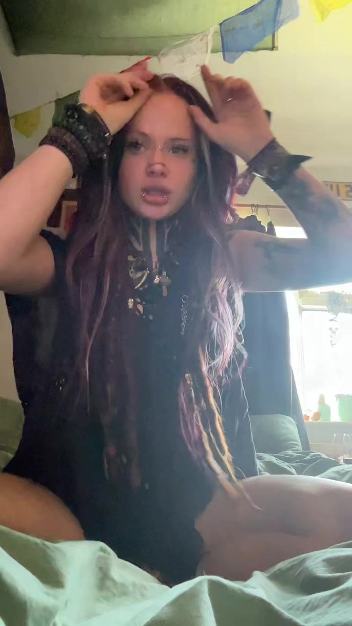 @AmeliaQueenYolo