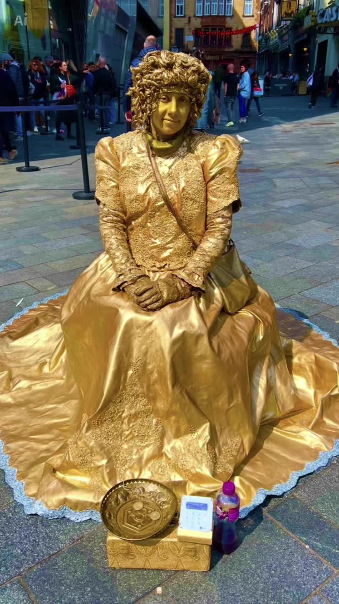 @Gold Lady