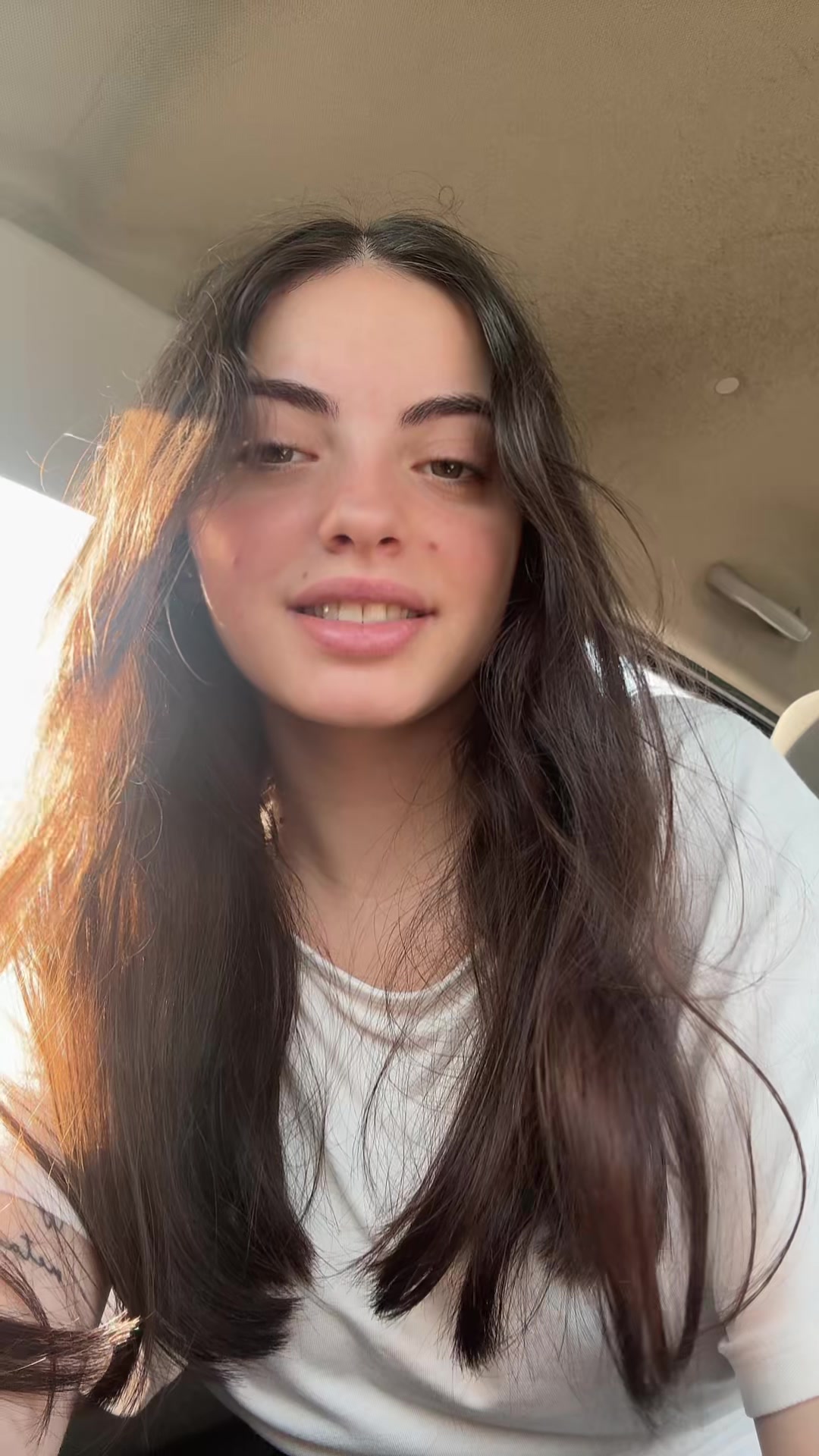 @danielaarosteguii