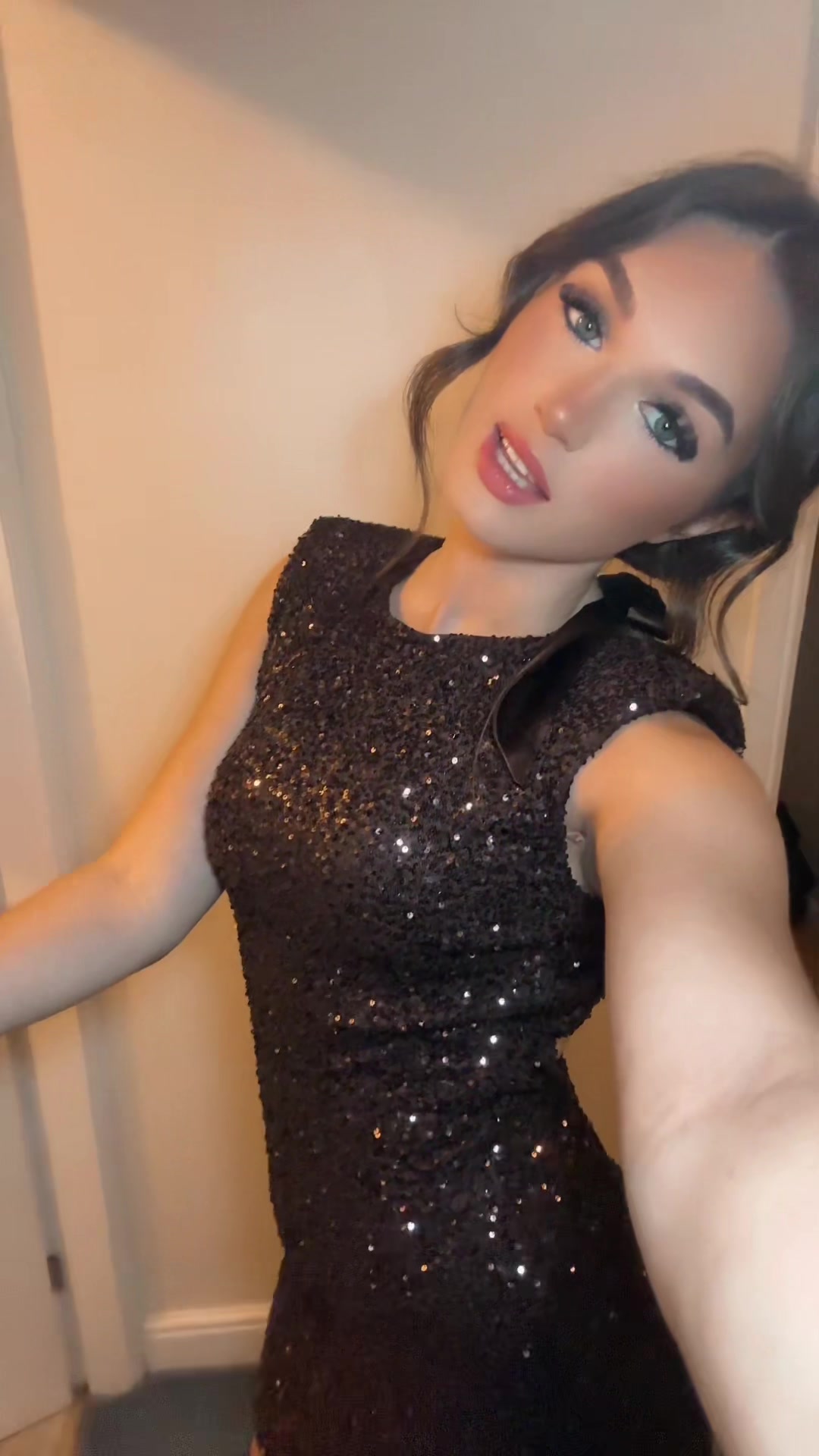@lucy_nixon