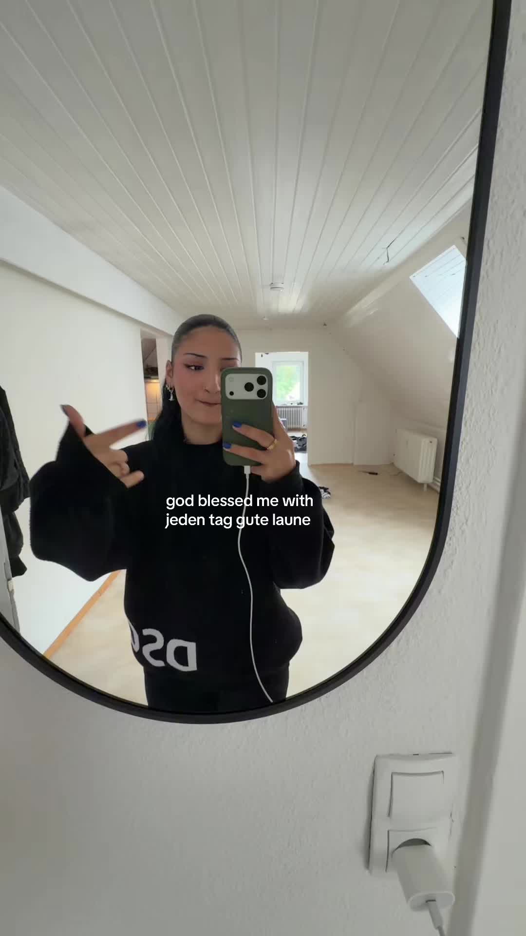 @epael𑣲ᯓ★
