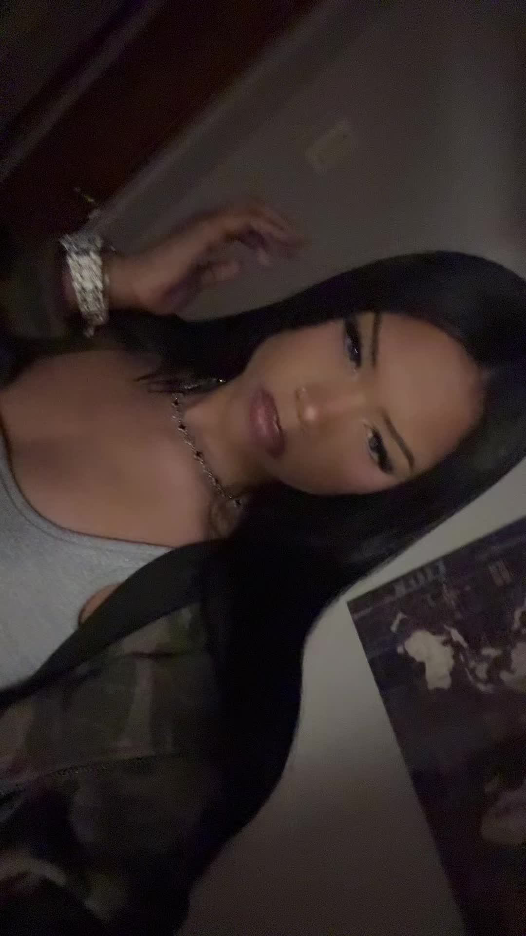 @𝓔𝓵𝔂