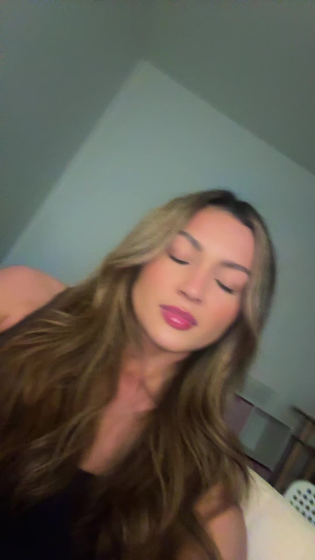 @isabella
