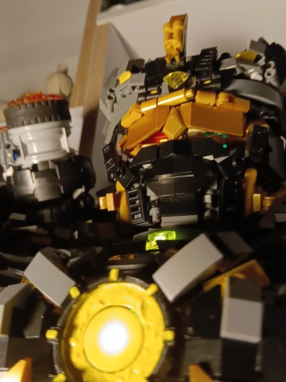 @Legom...r
