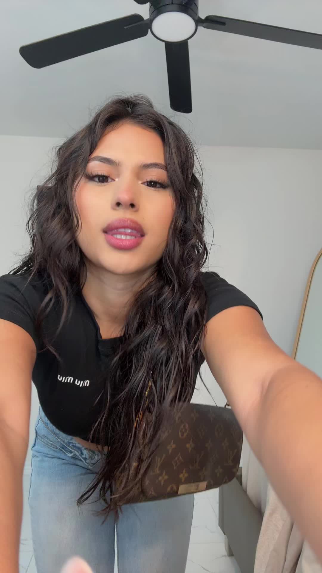 @lifeofanahi