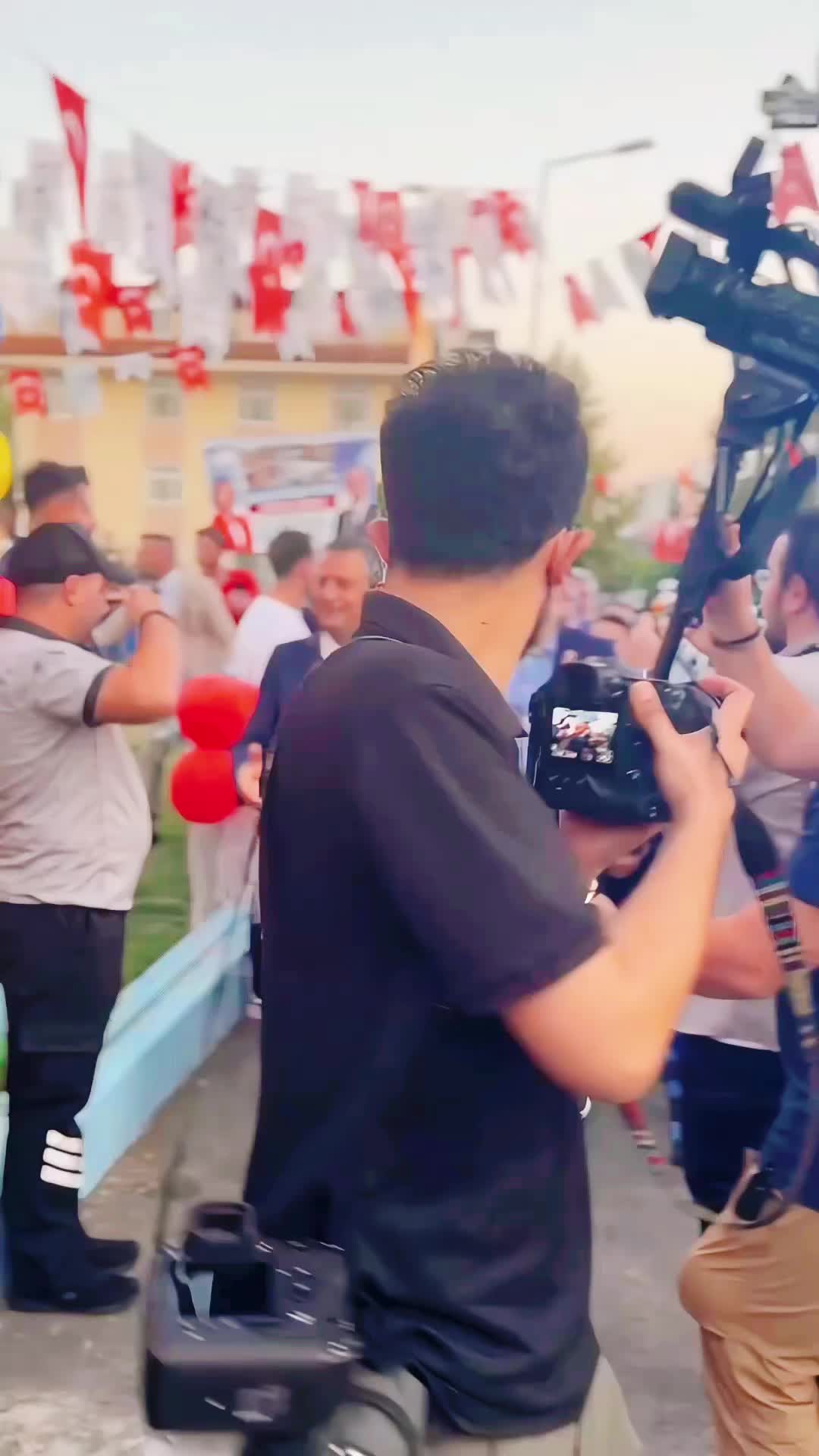 @Siyasetvar