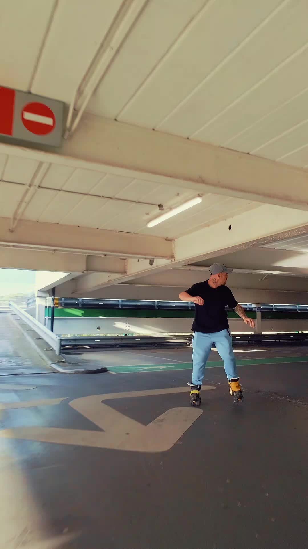 @💚🖤🛼Gazzaonsk8s⛸️🖤💚