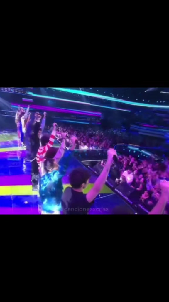 @HYPE BOY (하이프 보이)