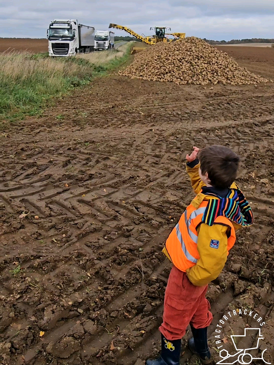 @tractortrackers