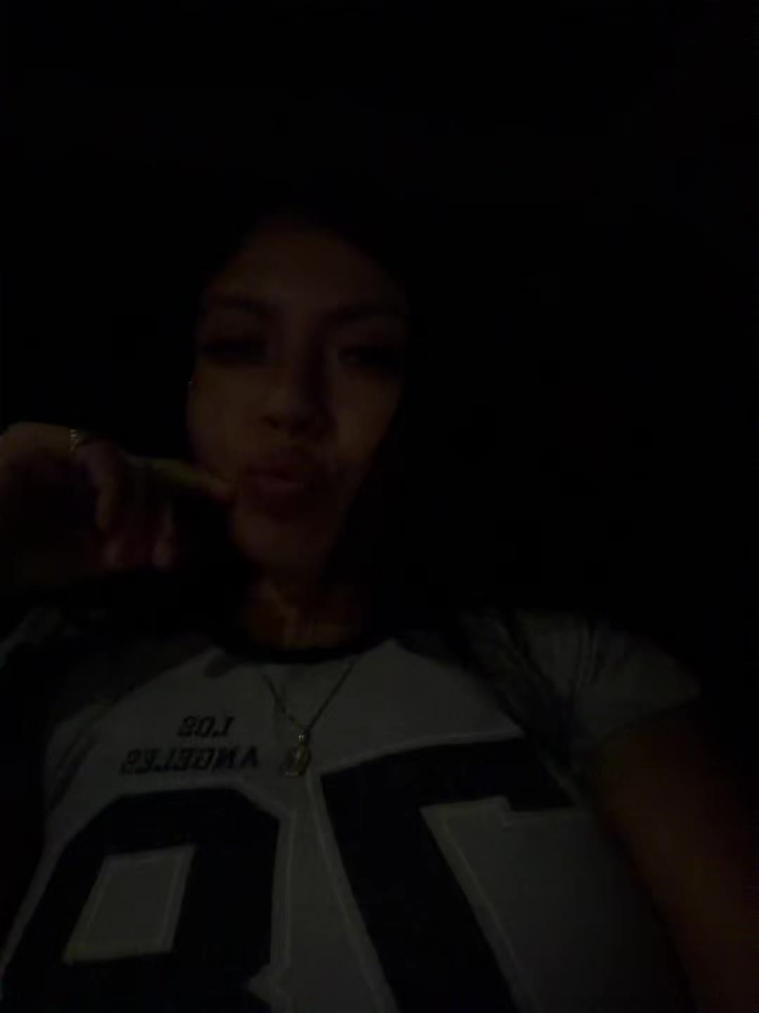 @b🍒