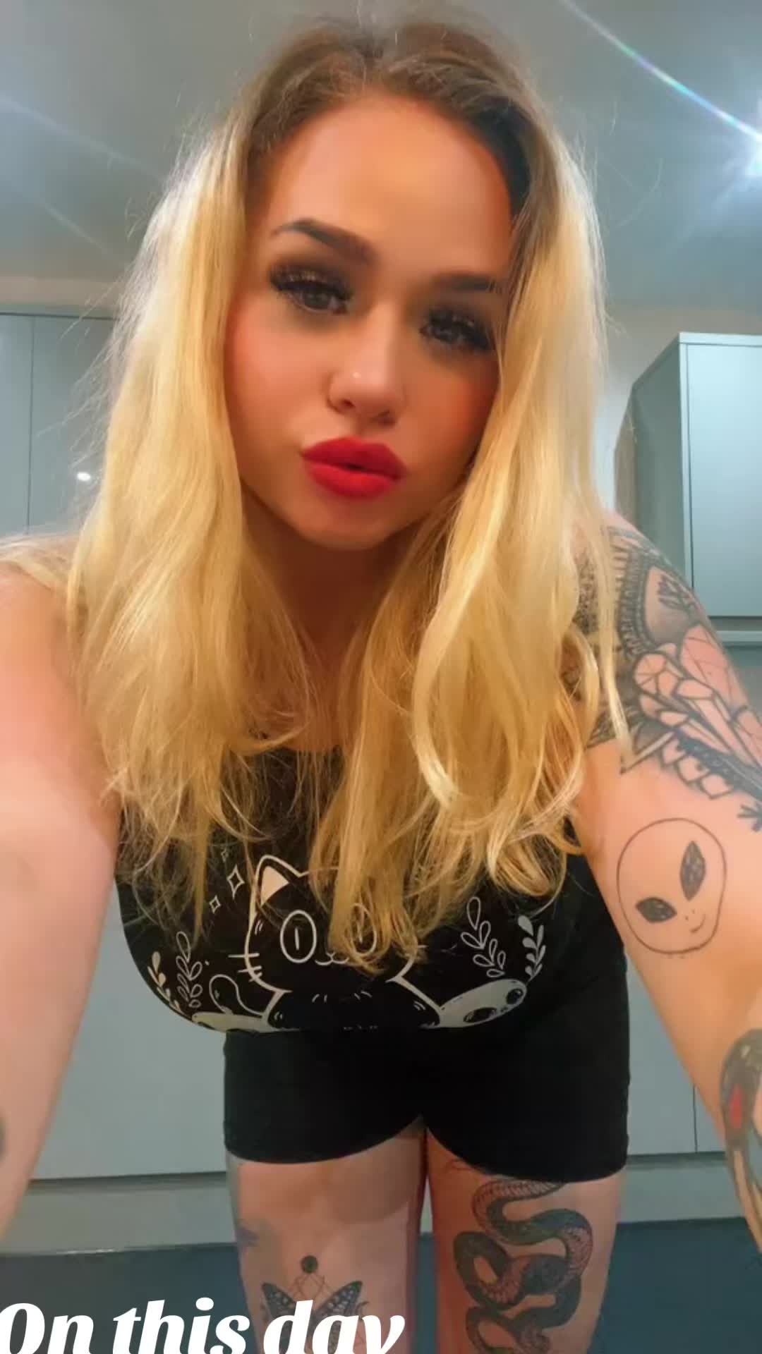 @💉👩🏽&zwj;⚕️👄🦋🪪💉👄🧬