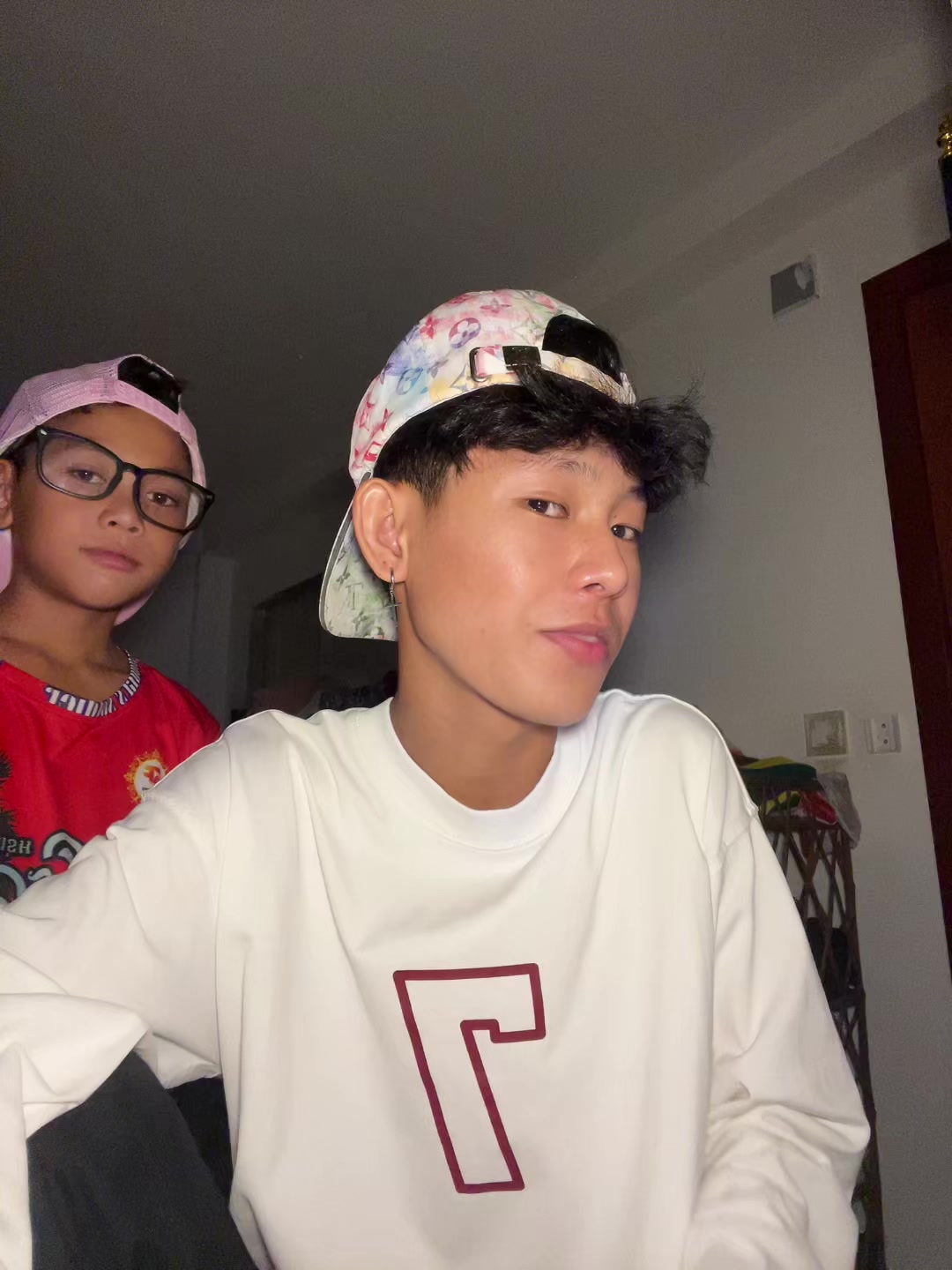 @CHHOŘNG~CHHOŘNG