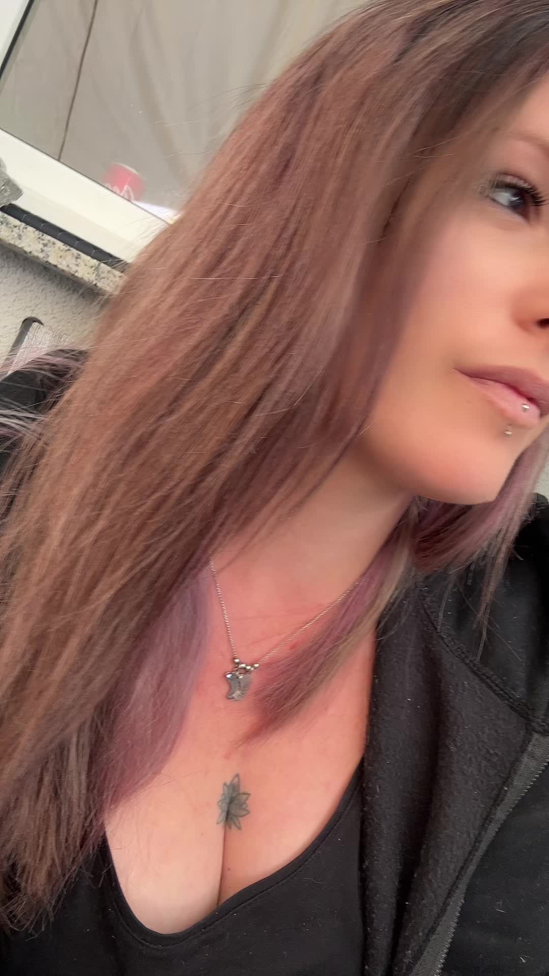 @Julia🦋🖤