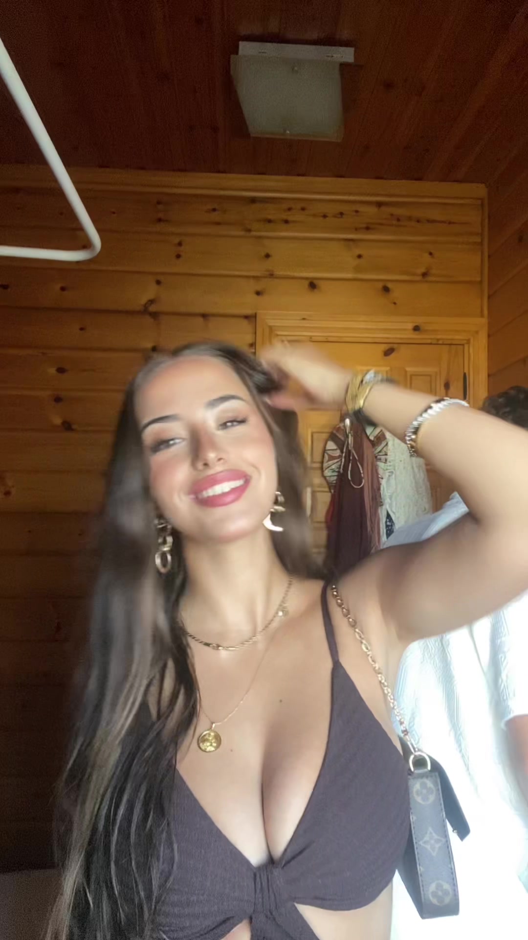 @Luna