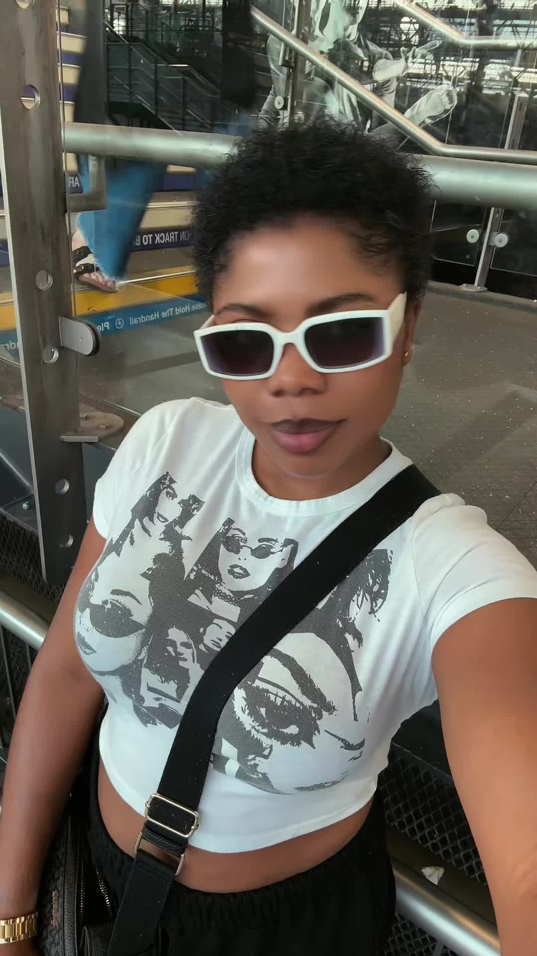 @Vibe Queen🎙️👑