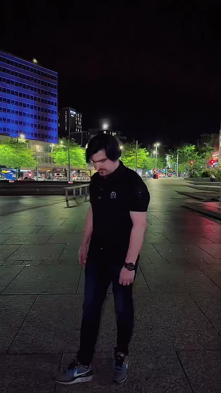 @Malik zeeshi🇵🇰 🇬🇧