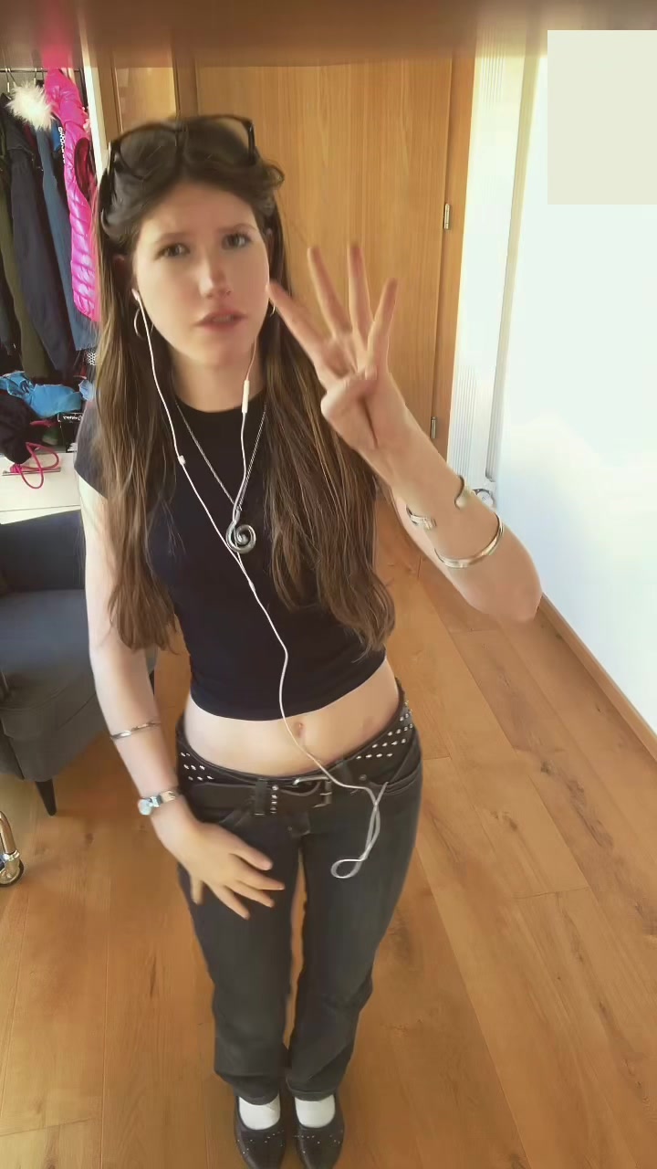 @Laura-🫆