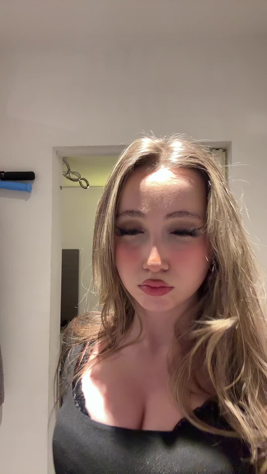 @BumblePheeb ᖭ༏ᖫ🦋