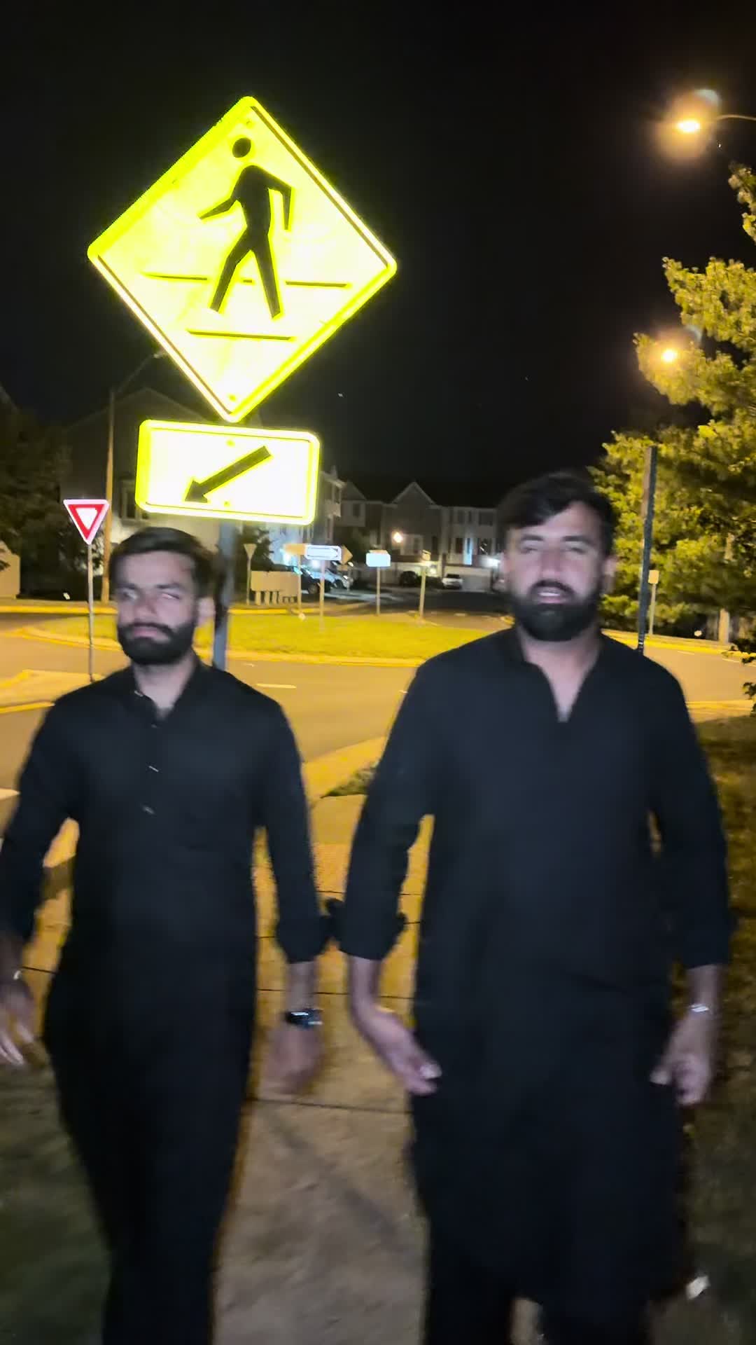 @Ali Malhi 10 🇺🇸🇵🇰