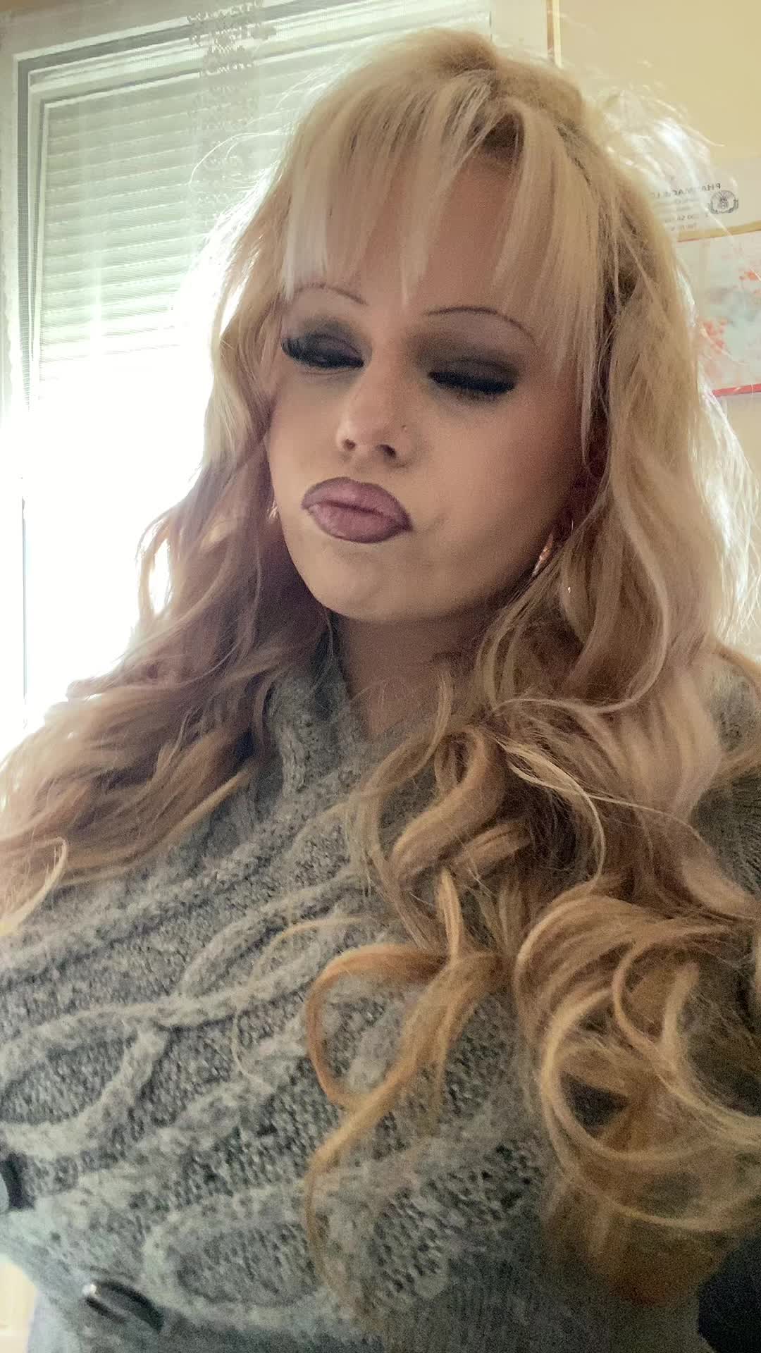@ℬ𝒶𝓇𝒷 𝒲𝒾𝓇ℯ (💋🐆🎞️🍒)