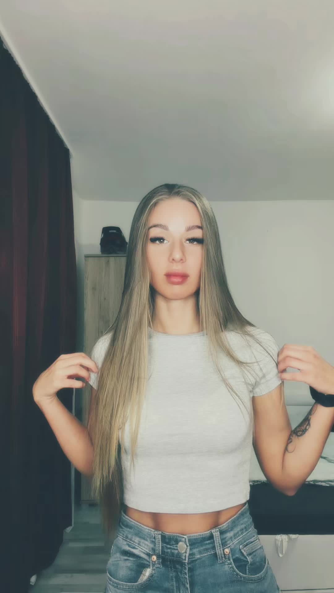 @Alexandra Moldov&aacute;n